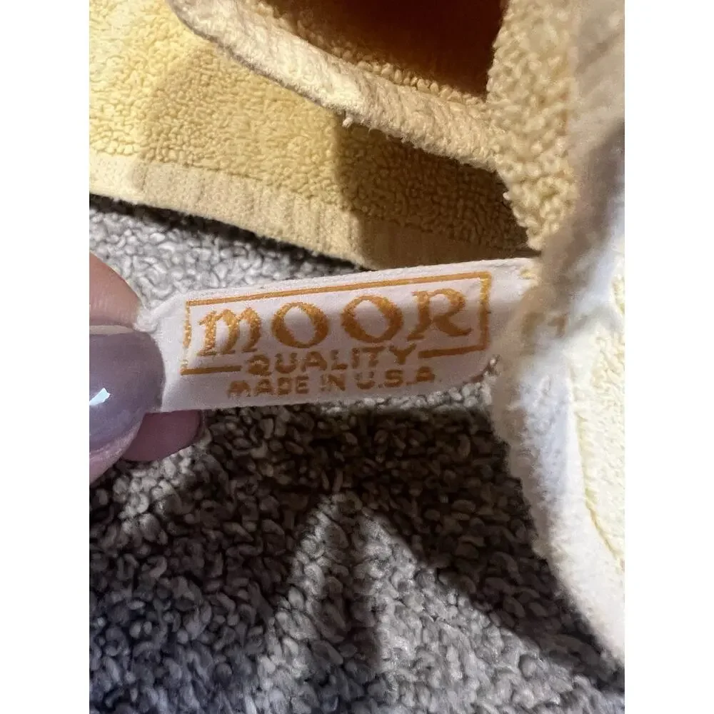 Vintage Moor Quality Bath Hand Towel Pale Yellow Y2K Vtg 90s 30 x 23 USA Retro